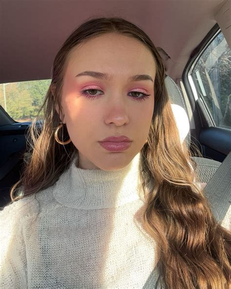 ⋆ 𝒦𝒶𝓉𝑒 𝓇𝒾𝒸𝒽 ⋆ .